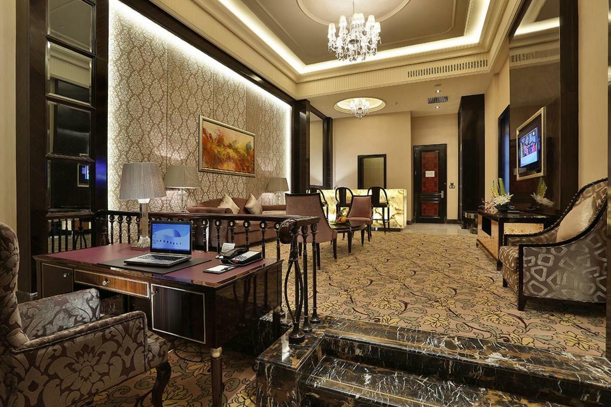 Howard Johnson Agile Plaza Chengdu Exterior photo